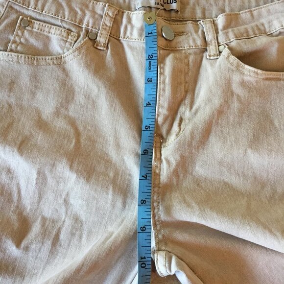 COCO Y Club Beige Capris - Picture 6 of 7